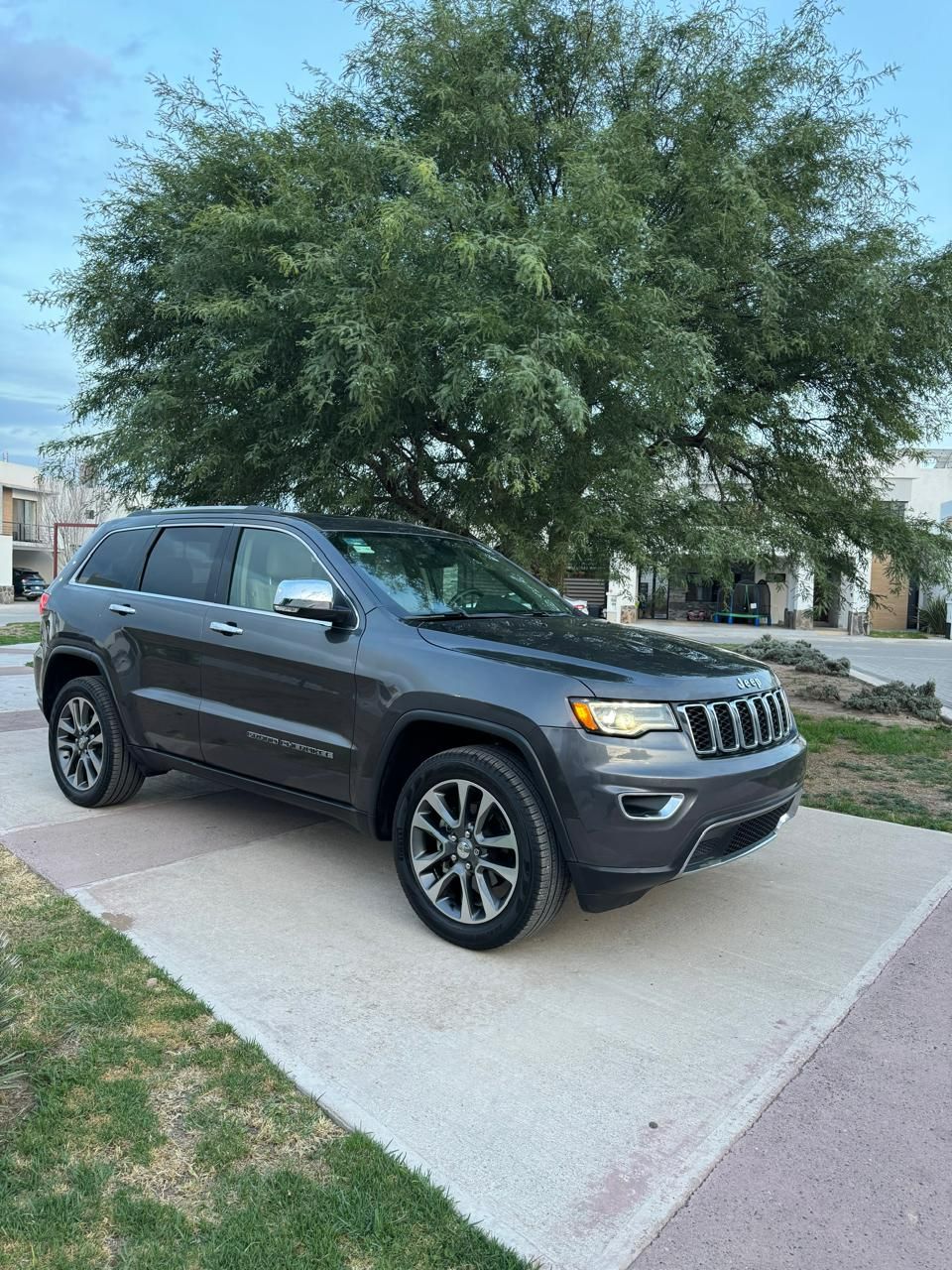 JEEP GRAND-CHEROKEE