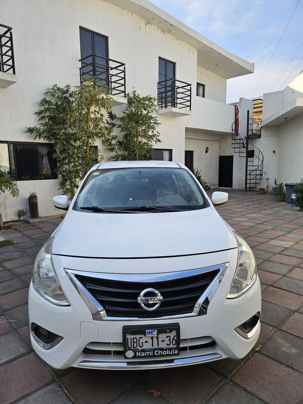 NISSAN VERSA