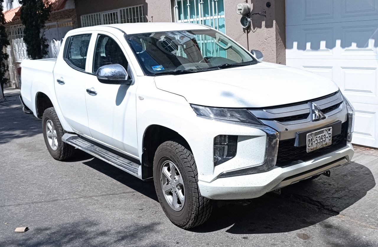 MITSUBISHI-COMERCIALES L200