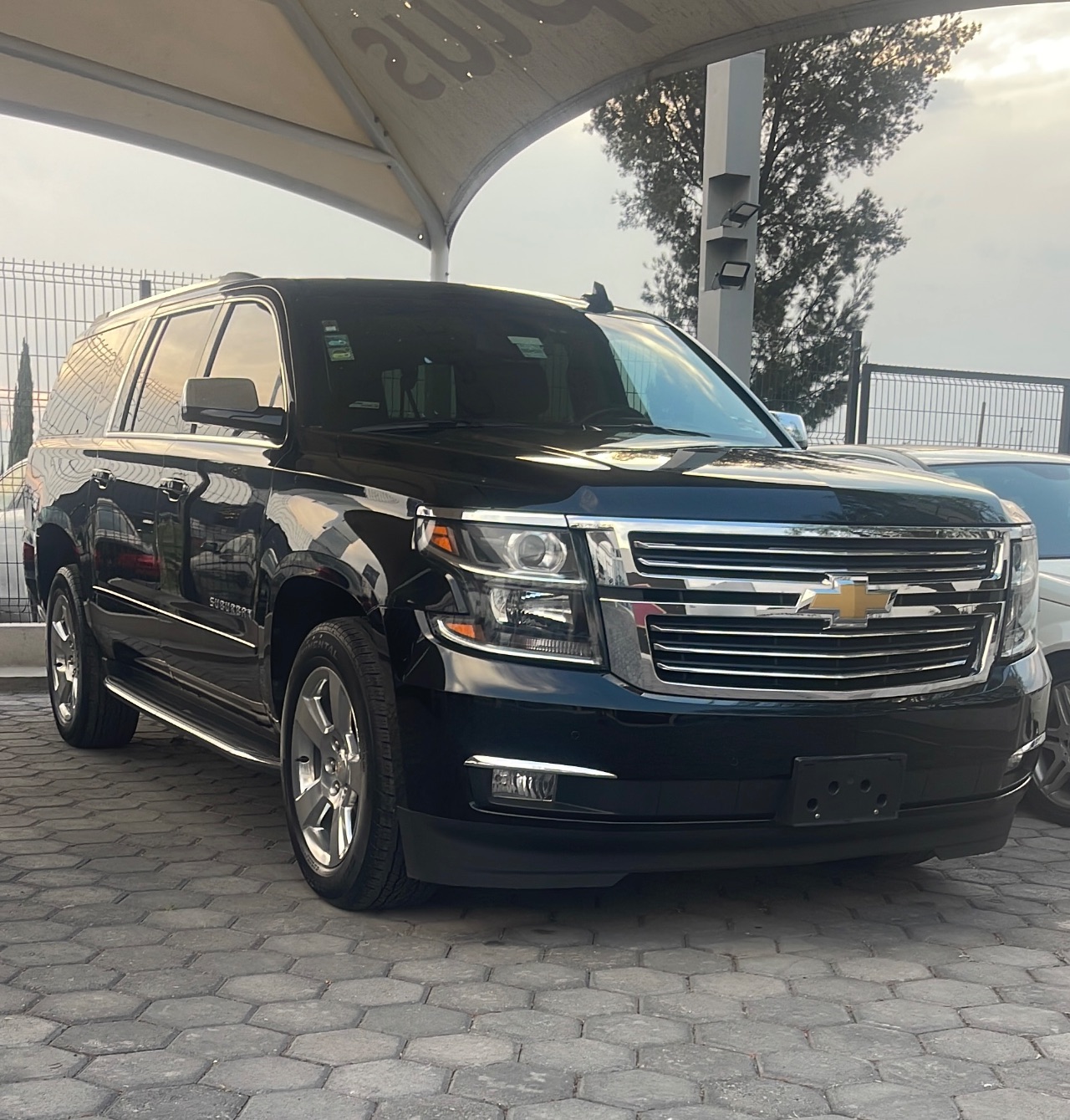 CHEVROLET SUBURBAN