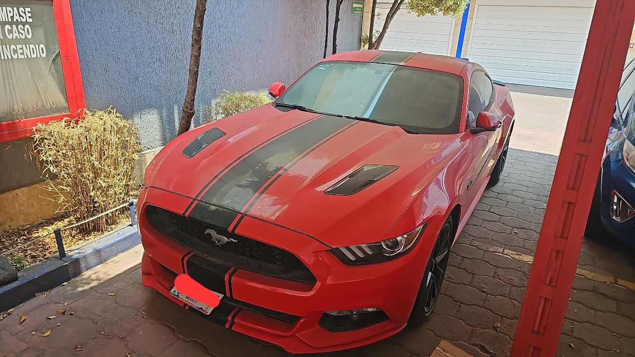 FORD MUSTANG