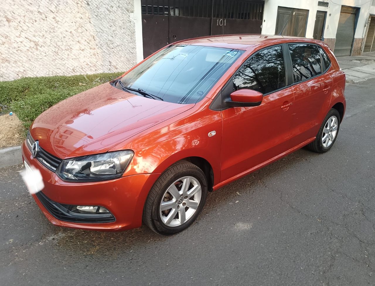 VOLKSWAGEN POLO