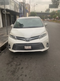 TOYOTA SIENNA