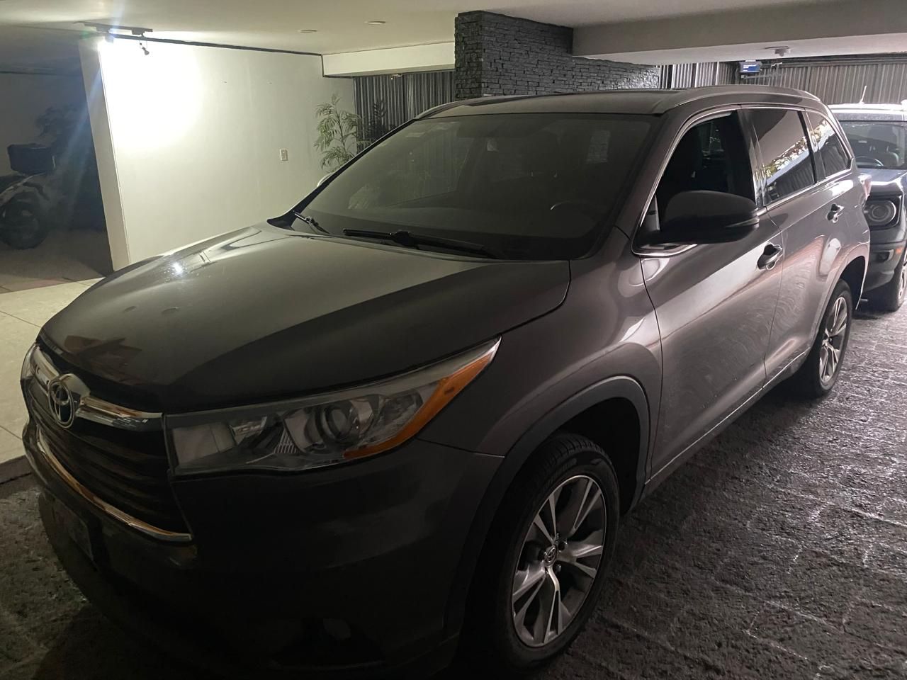 TOYOTA HIGHLANDER