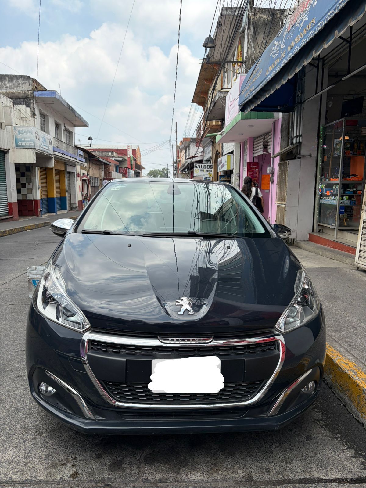 PEUGEOT 208
