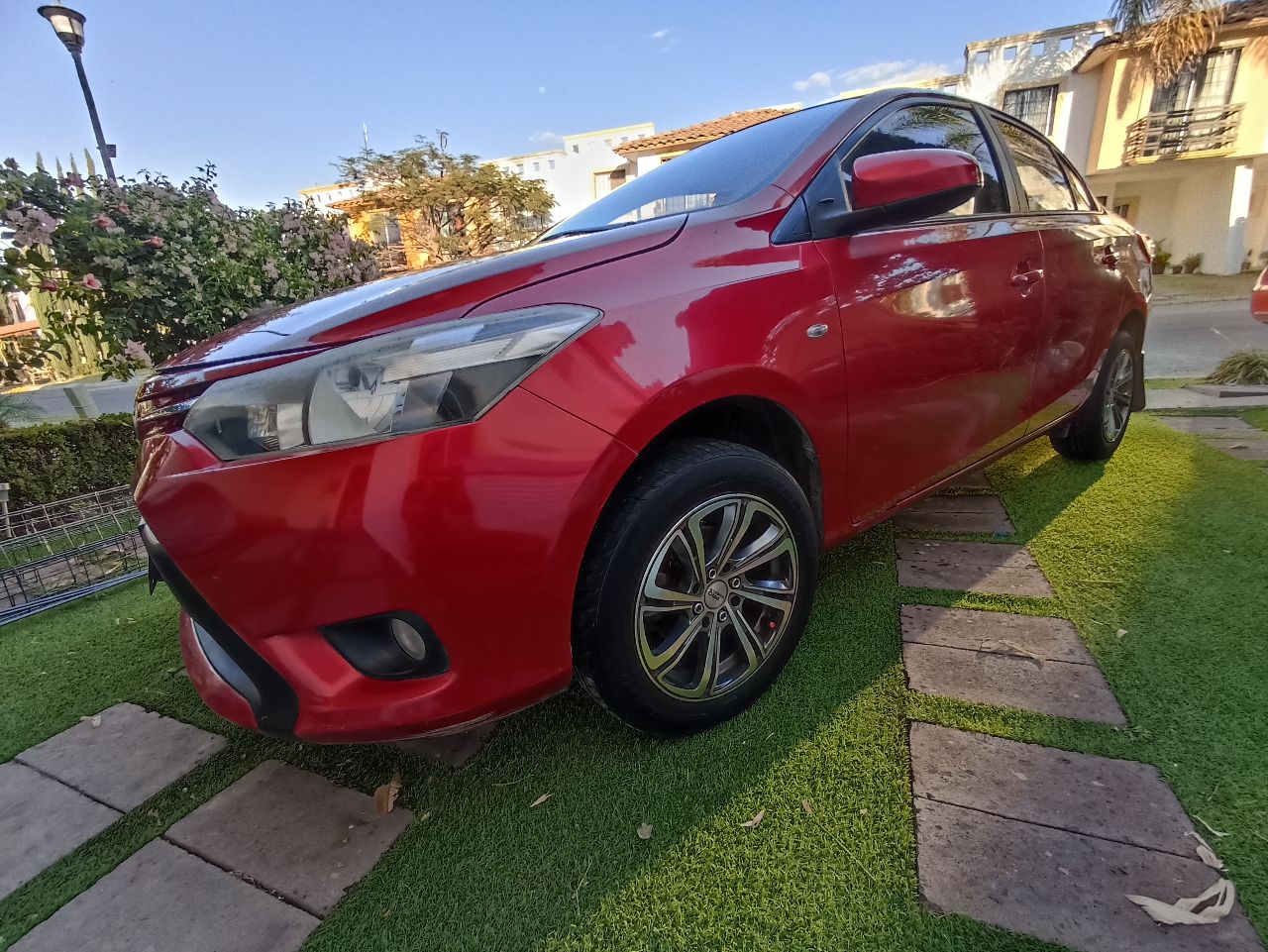 TOYOTA yaris