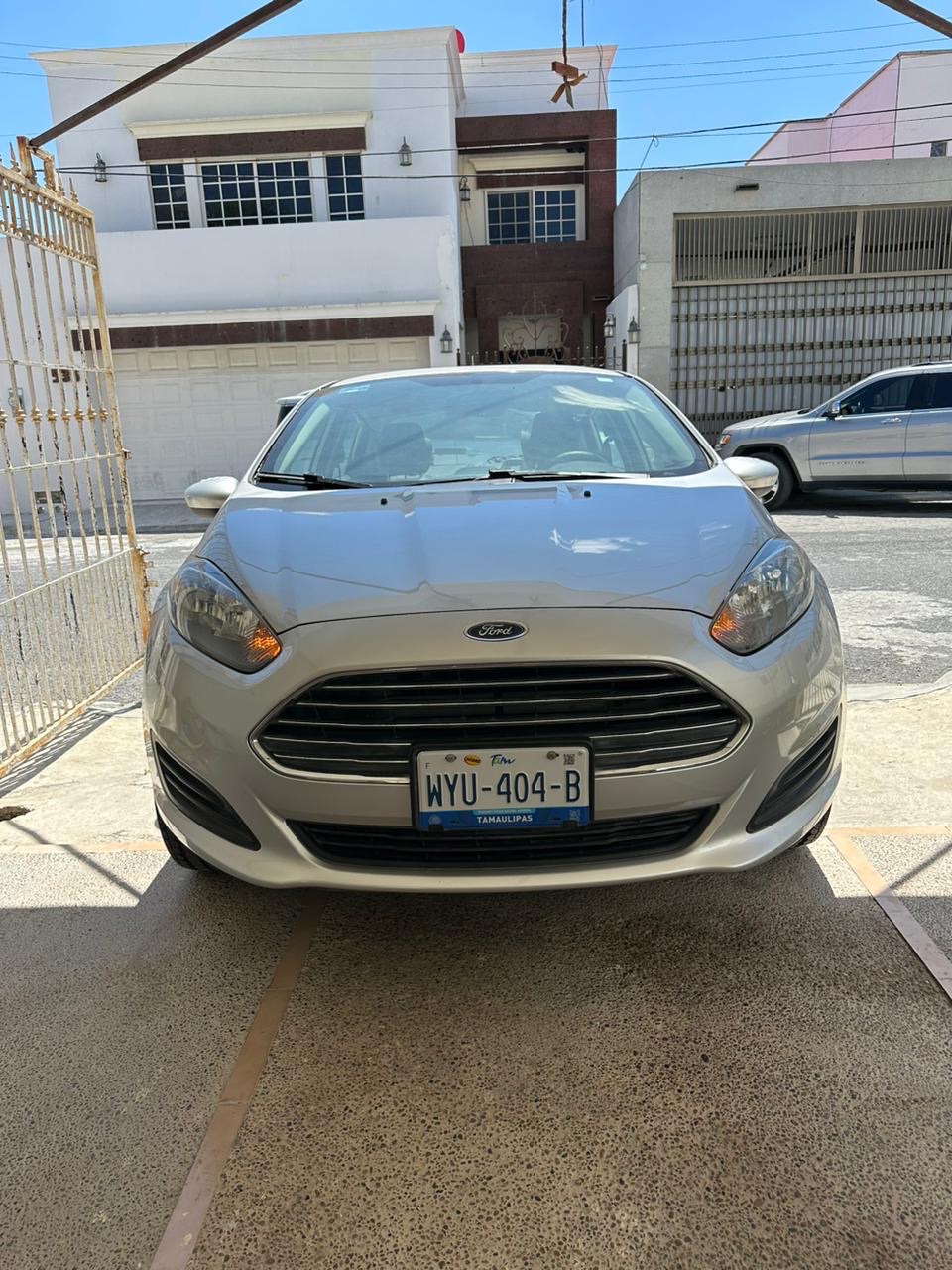 Ford Fiesta 2015, foto 1