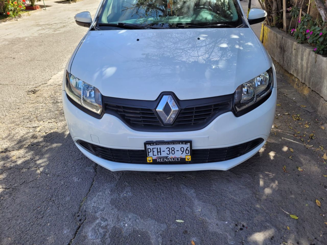 RENAULT LOGAN