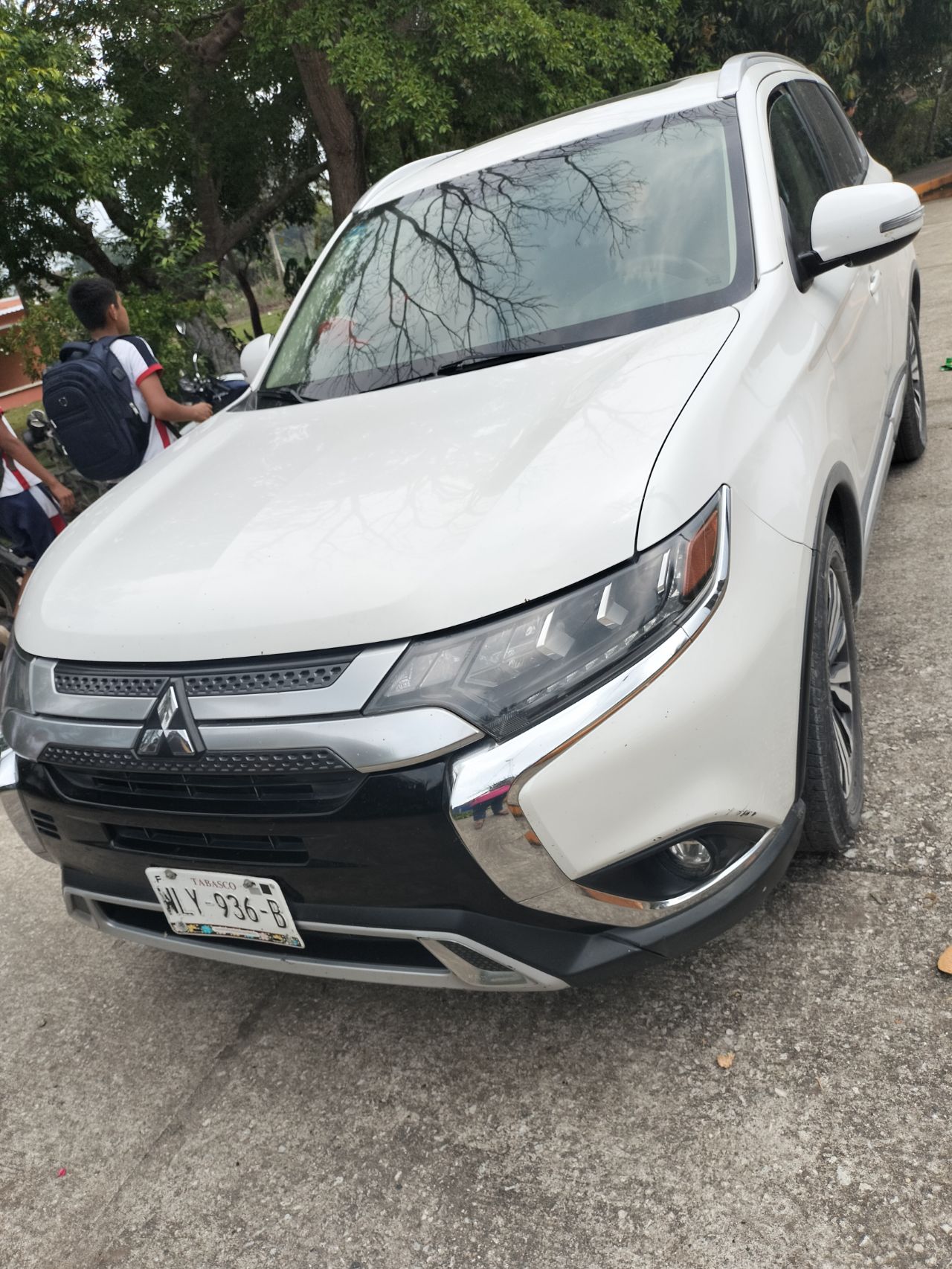MITSUBISHI OUTLANDER