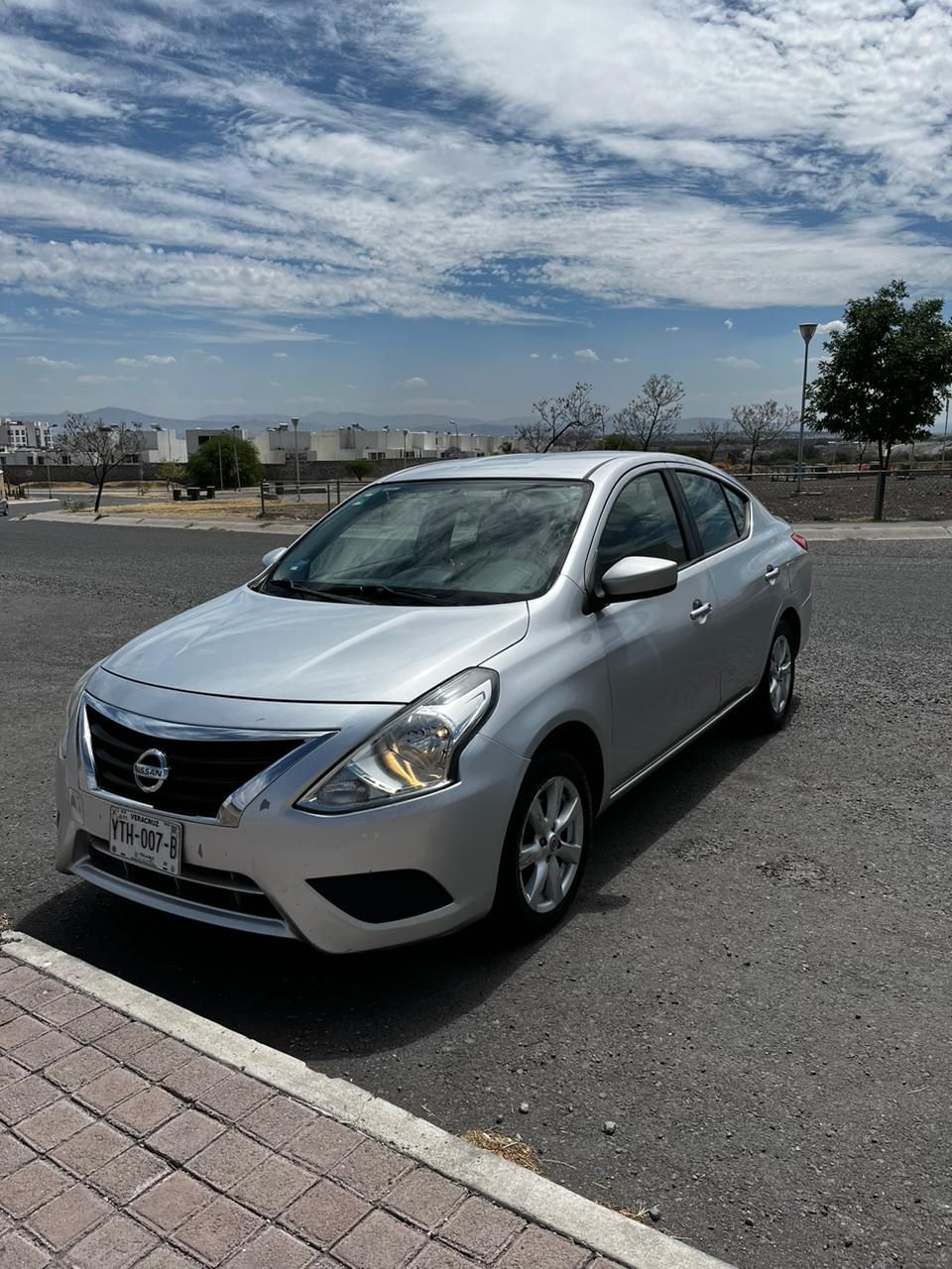 NISSAN VERSA